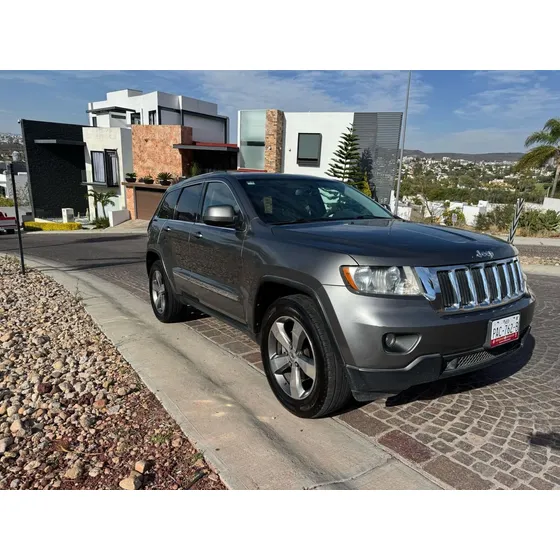 Jeep Grand Cherokee Laredo V6 4x2 At