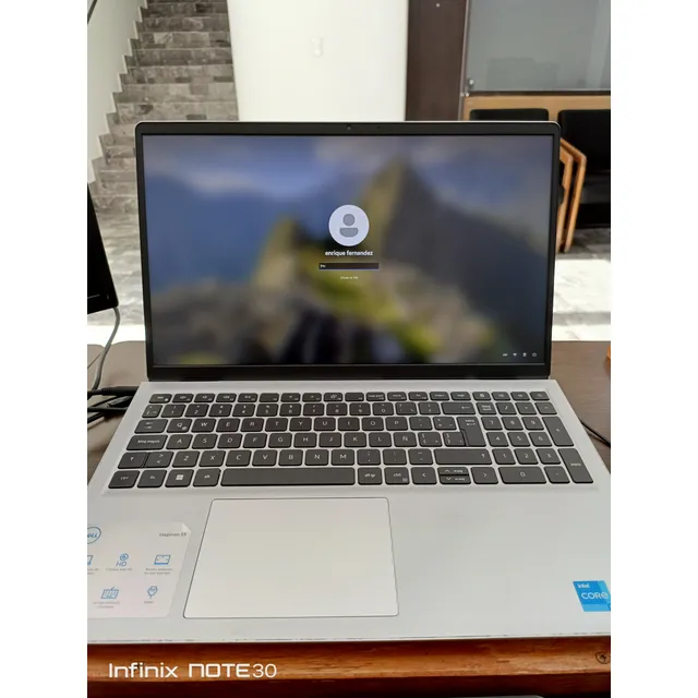 Dell Inspiron 15.6 Pulgadas  Hd Core I3   8 Gb Ram  512 Gb