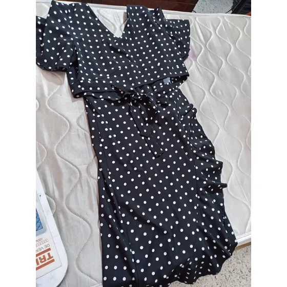 Conjunto Para Damas Blusa Y Falda De Color Con Pepas Talla L