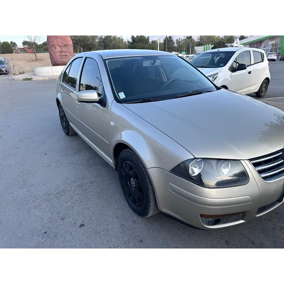 Volkswagen Jetta 2.0 L4 Mt