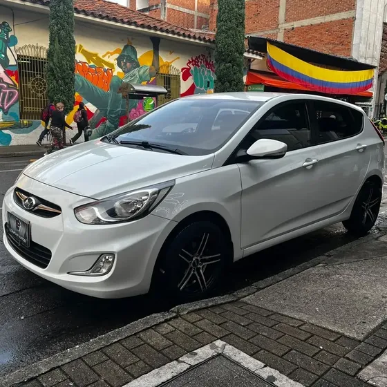 Hyundai Accent 2015 1.6l 5 P