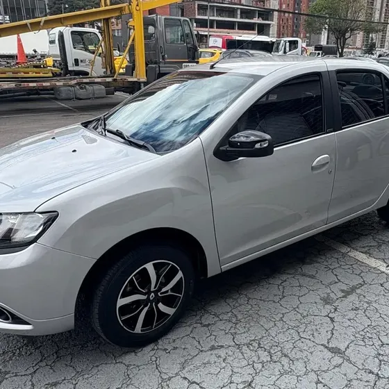 Renault Logan 2019 1.6 Privilege / Intens