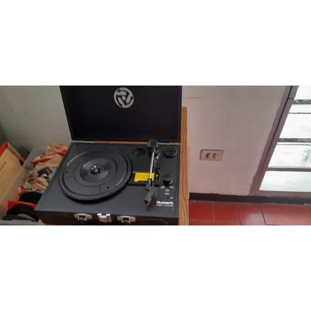 Tocadiscos Portátil. Nuevo 3 Velocidades.con  Cornetas
