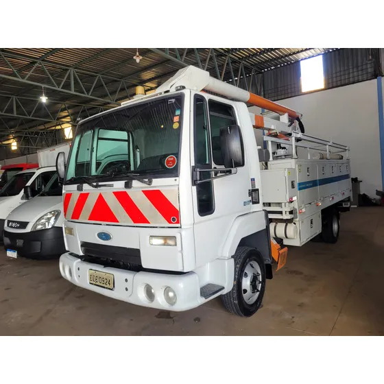 Cargo 815 Cesto Aéreo Isolamento Duplo 13 Metros