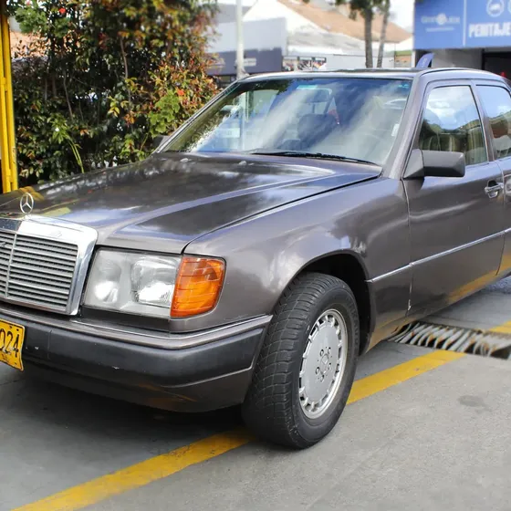 Mercedes-Benz 300e 1989 3.0 Full At