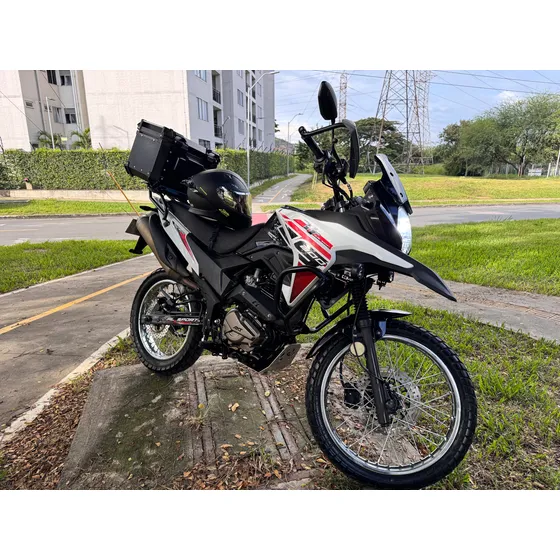 Moto Akt200 Ds Eiii  Modelo:  2024