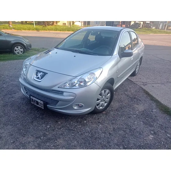 Peugeot 207 1.4 Sedan Allure 75cv