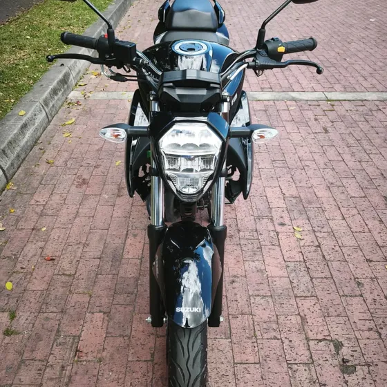 Moto Nueva Con 300 Km Recién Salida Del Concesionario