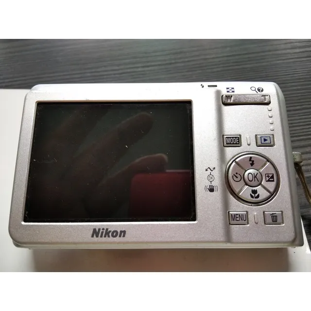 Cámara Nikon Cool Pixs200 Usada Pila Dañada 20 En Buen Estad