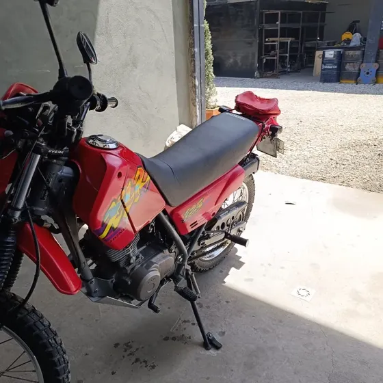 Vendo Moto En Excelente Estado, Lantas Nuevas,contra Marcada