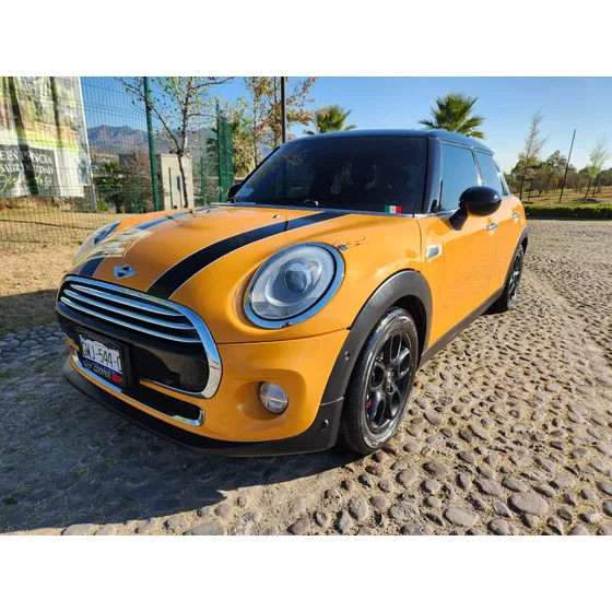 Mini Cooper 1.5 Pepper 5 Puertas At