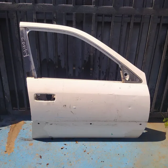 Puerta Delantera Derecha Toyota Camry Usada En Buen Estado 