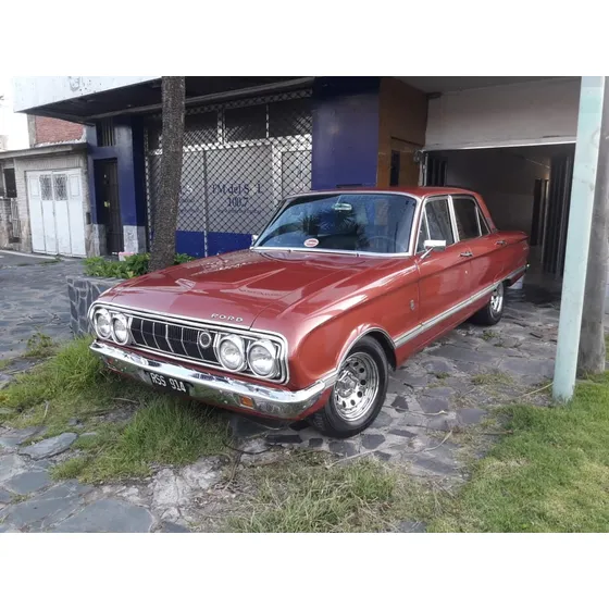 Ford Falcon Deluxe