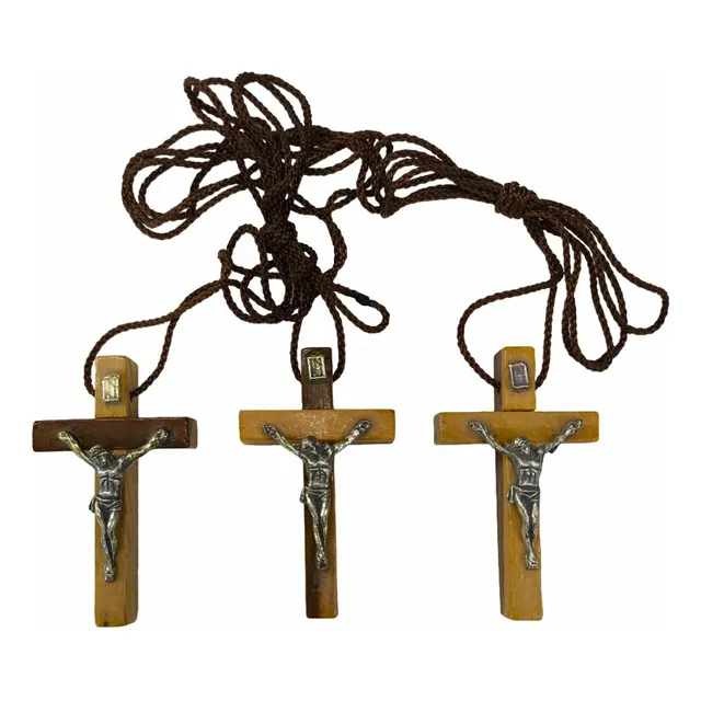 Crucifijo De Madera Con Cruz Mediana - 2 Piezas