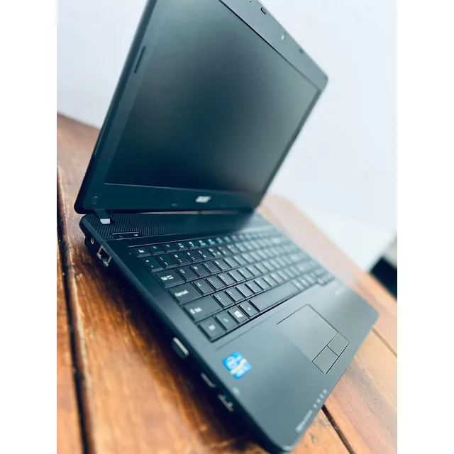 Laptop Acer Travelmate 14puLG Core I3