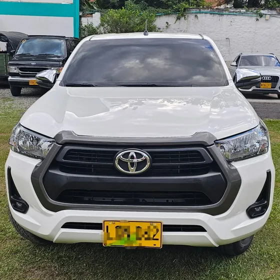 Toyota Hilux 2025 2.4 Diésel 4x4