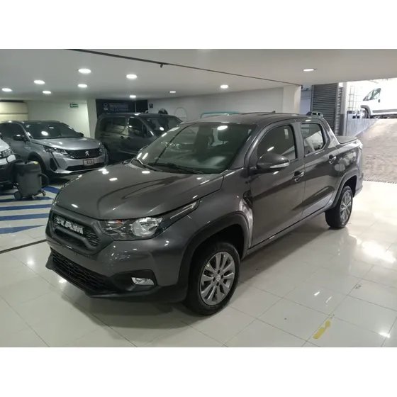 Ram 700 Doble Cabina Bighorn 2024