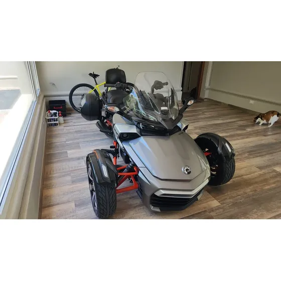 Moto Spyder F3