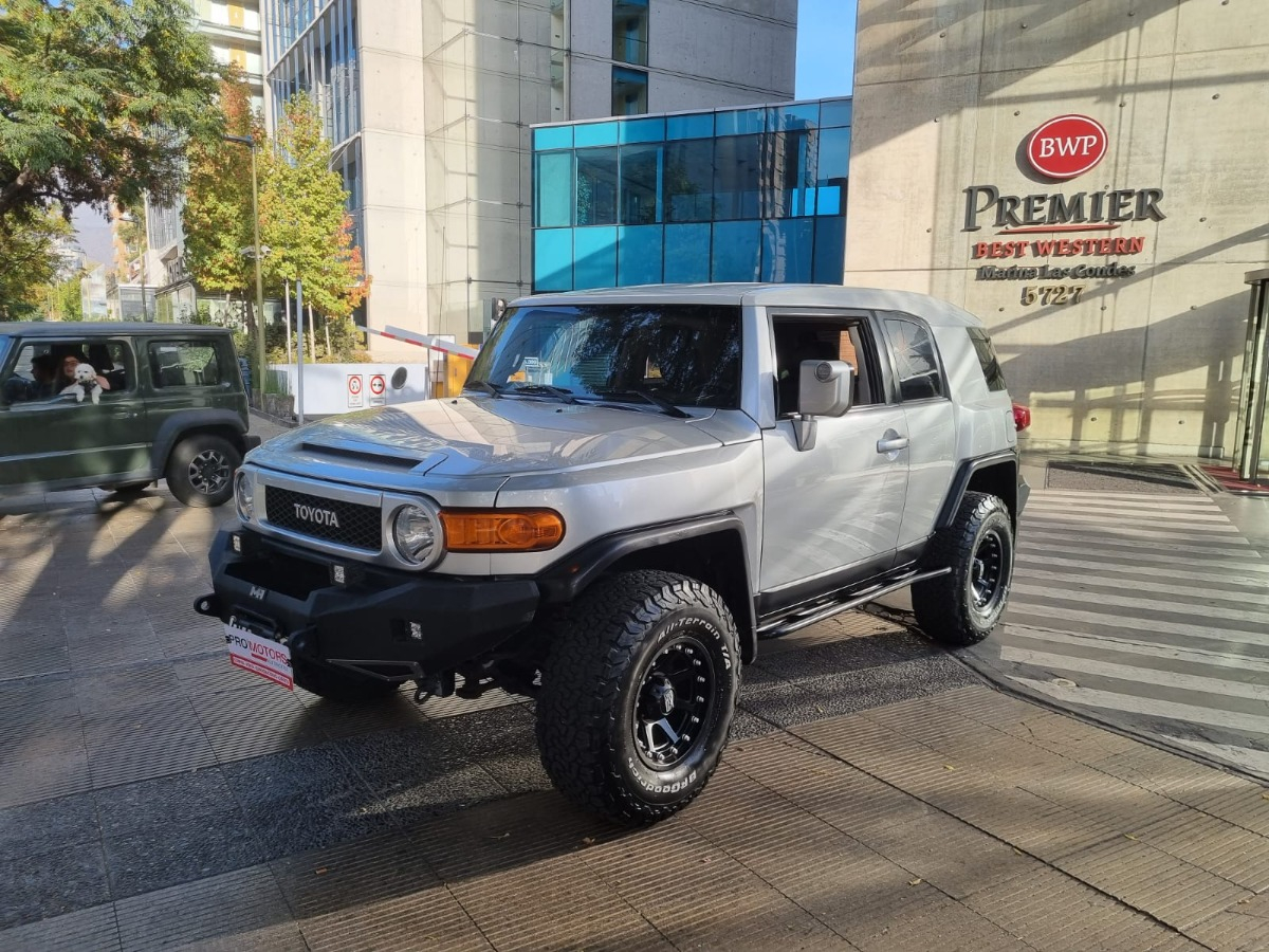 Toyota Fj Cruiser Equipado 4.0 V6 4x4 Automatico Impecable