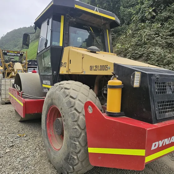 Vibrocompatador Dynapac Ca250d
