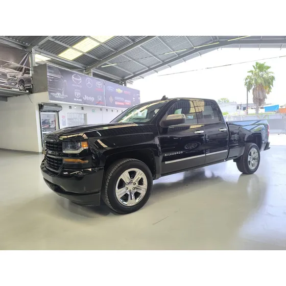 Chevrolet Silverado Custom Cabina Y Media