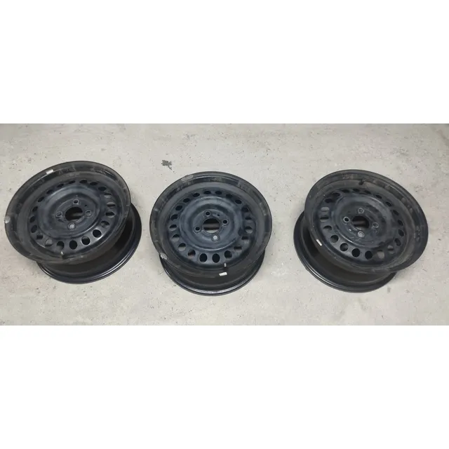 Llantas Rodado 15 Con Tazas Nissan Negro