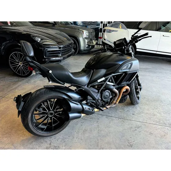 Ducati Diavel Dark