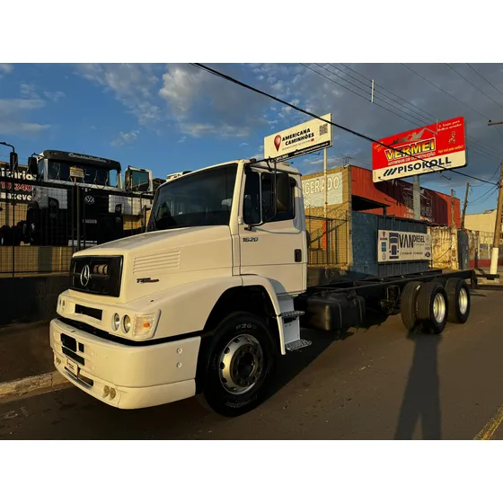 Caminhão Truck L 1620 Chassi