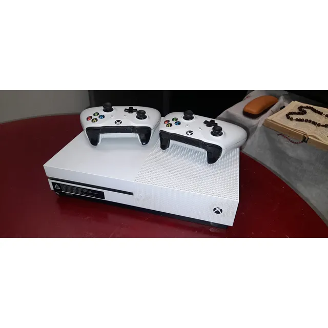 Consola Xbox One S  1  Tb  + 2 Controles Serie Shadow War