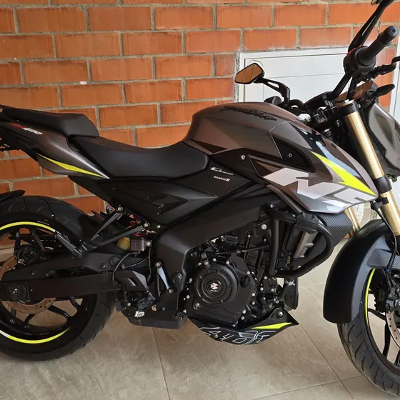 Pulsar Ns400z