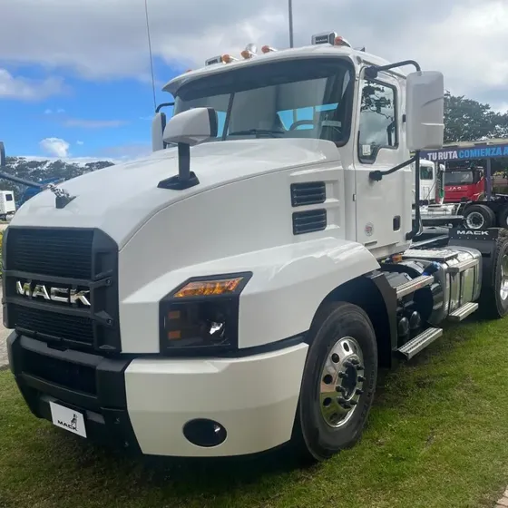 Tractomula Mack 100% Americana