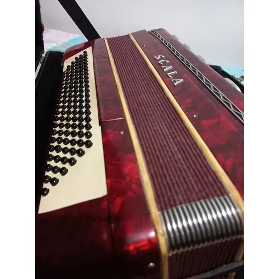 Acordeão Scala 120 Baixos - Vermelho Brilhante