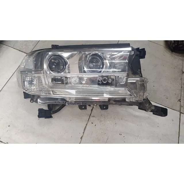 Faro Derecho Original Toyota Roraima Año 2017 2022