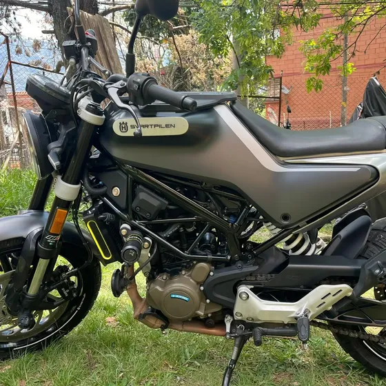 Husqvarna Svartpilen 200cc