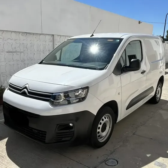 Citroën Berlingo 2024 1.5 Blue Hdi 100 S&s Bvm5 Talla M 2024 usado en Chillán