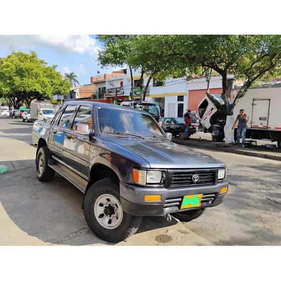 Toyota Hilux 4x4