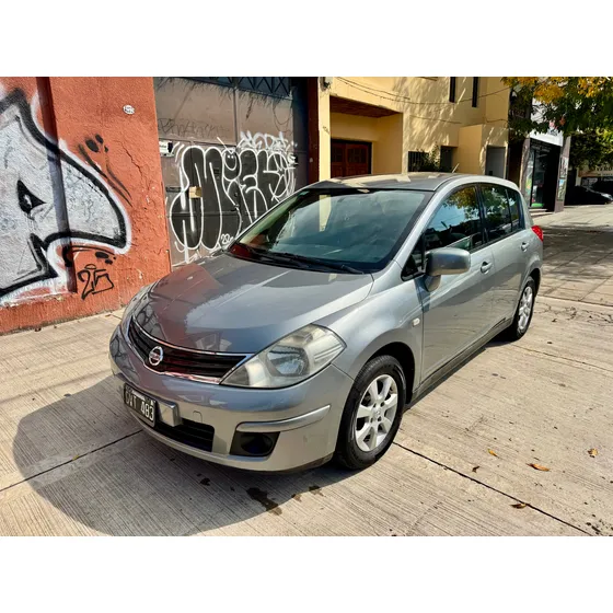 Nissan Tiida 1.8 Visia