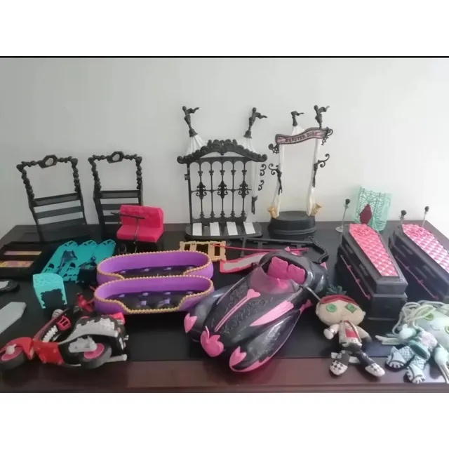 Monster High Draculaura Set Carro Circo Moto Cama Lagoona