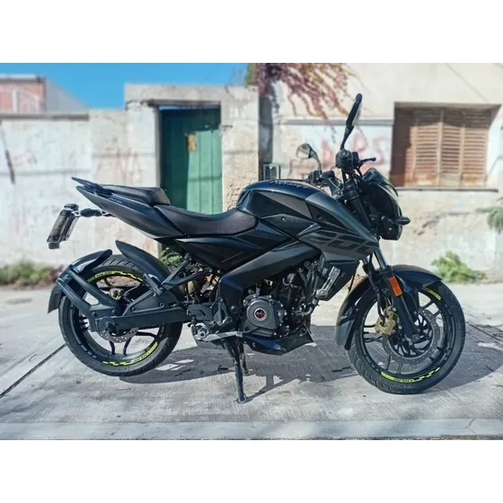 Bajaj Rousser 200