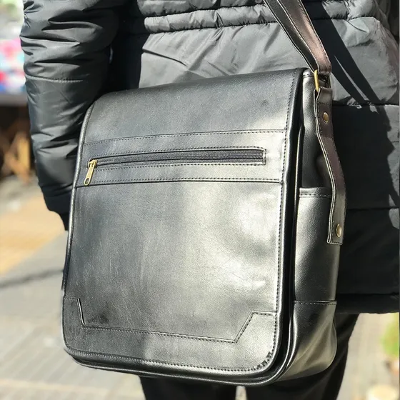 Morral Grande Con Tapa Cierre 3064 Arpelli Color Negro