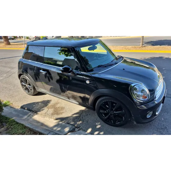 Mini Cooper 1.6 All Black 6vel Aa Mt