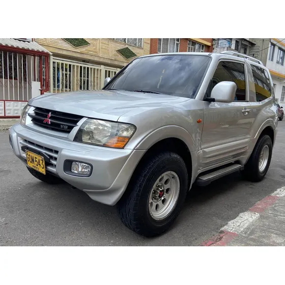 Mitsubishi Montero 3.5 Cc Gasolina Mecánico 4*4.