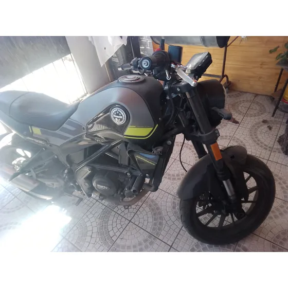 Vendo Benelli Leoncino 250, Con Solo 5.000 Km Y Poco Uso.