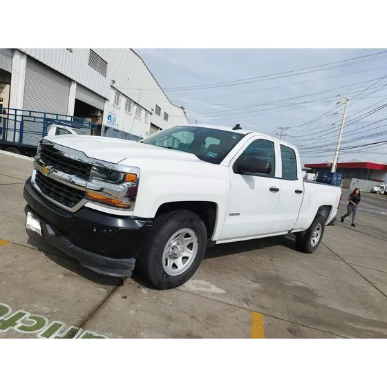 Chevrolet Silverado 5.4 2500 Cab Ext Ls V8 4x2 At