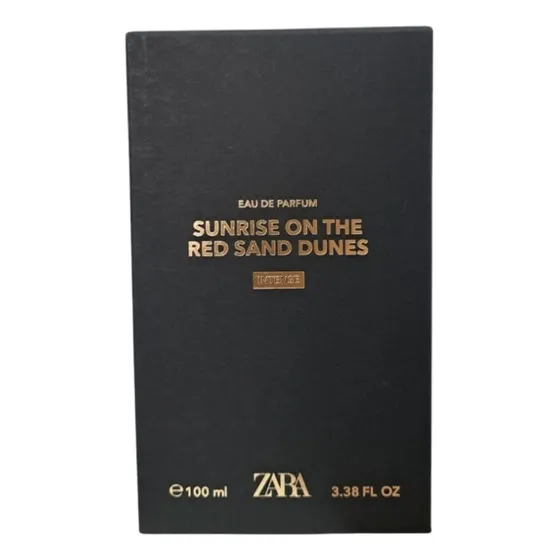 Zara. Nascer do sol nas dunas de areia vermelha intensa. Cerca de 100 ml