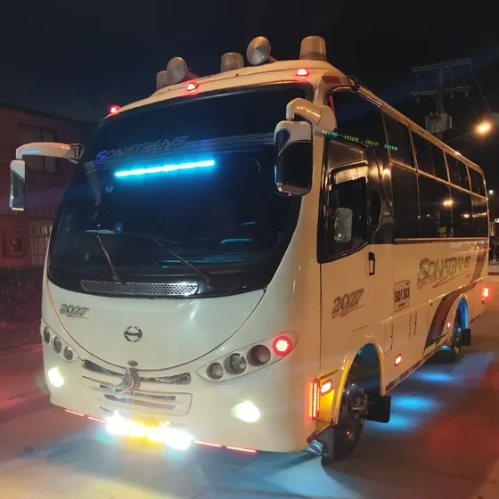 Buseta Hino Fc4j. Modelo 2010. Sonatrans Ltda