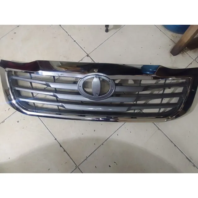 Parrilla  Frontal Hilux, Fortuner 2012,2013,2014, Casi Nueva