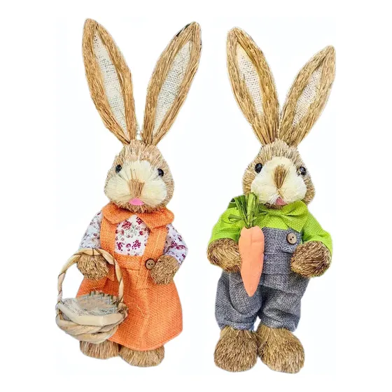 A Estatua De Conejo Hecha A Mano Con Paja De Pascua De 2