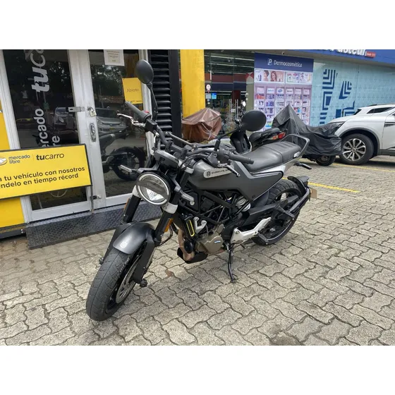 Husqvarna Svartpilen 200 2022