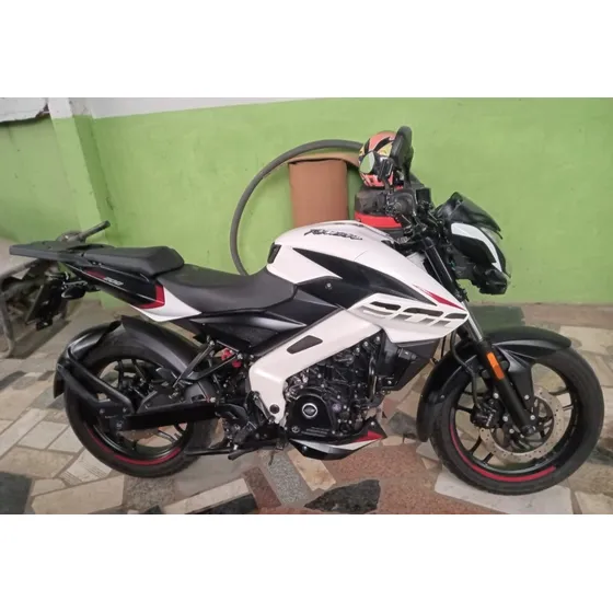 Rouser Ns 200